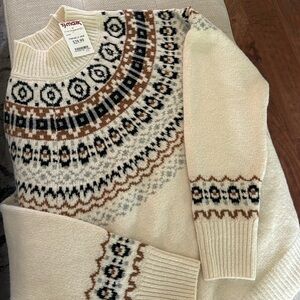 Soft winter sweater Size L (runs small) NWT